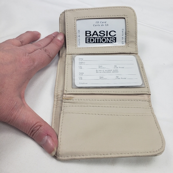 Basic Editions Small Wallet - Picture 5 of 8